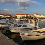 Charming Renovated Next To The Sea Šibenik